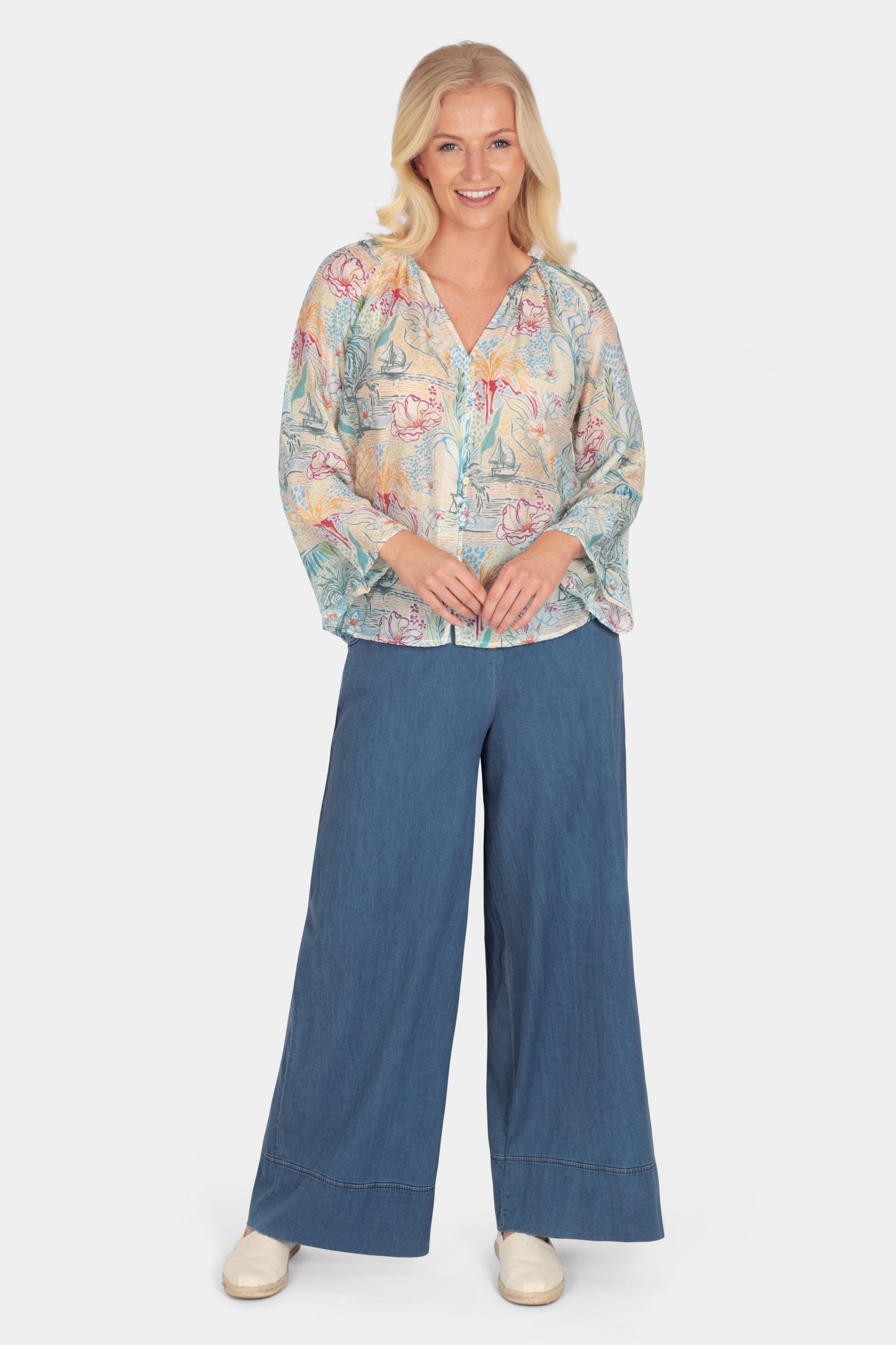 Island Sketch Flute Sleeve Blouse